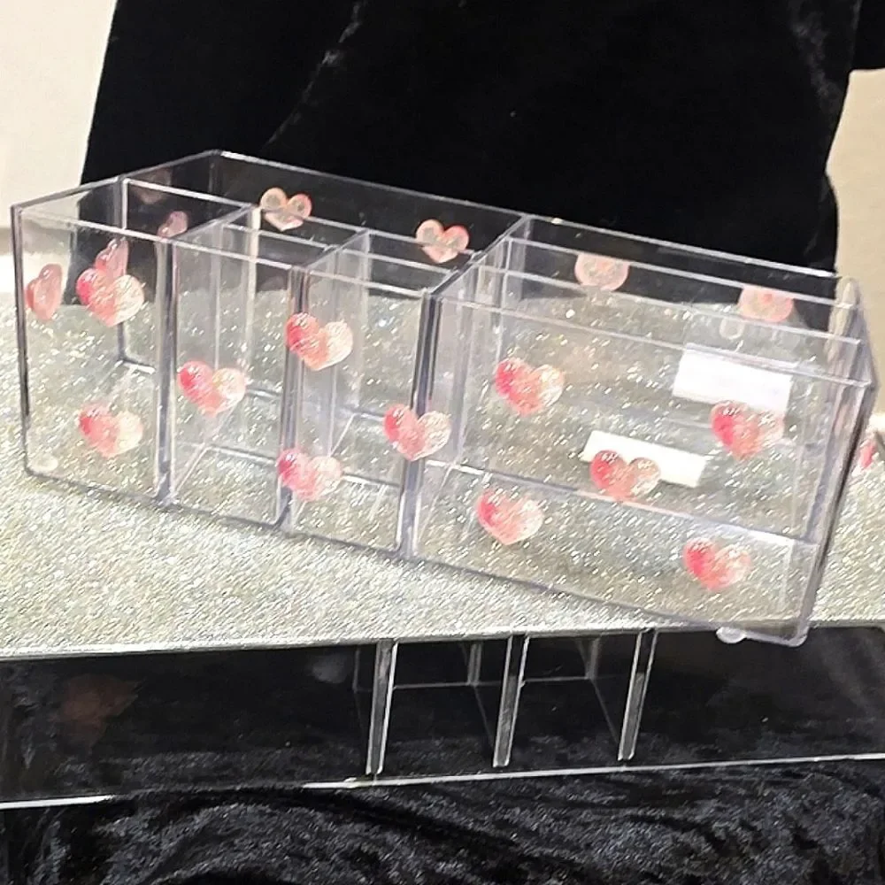 At Home Clear 3D Heart-Patterned Sectioned Cosmetic‎ Organizer
